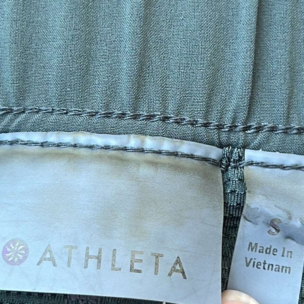 Athleta Stretch In Green Skort with Front Zipper Pockets Women's Size 4 - Picture 8 of 8